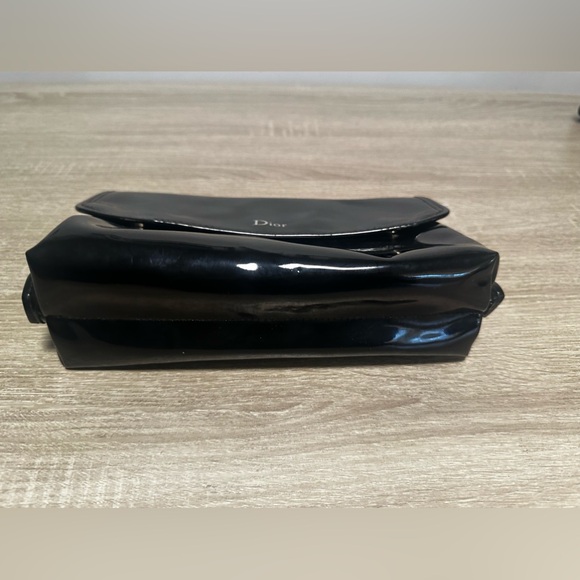 DIOR CLUTCH, MULTI-COMPARTMENT BAG WITH SIGNATURE “D” hanging from zipper pull - Picture 6 of 13